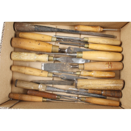 198 - 23 chisels and gouges G