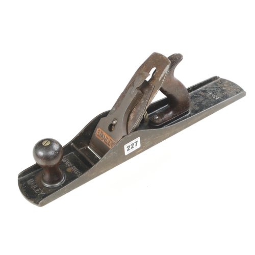 227 - A USA STANLEY No 6C corrugated sole fore plane with English iron G