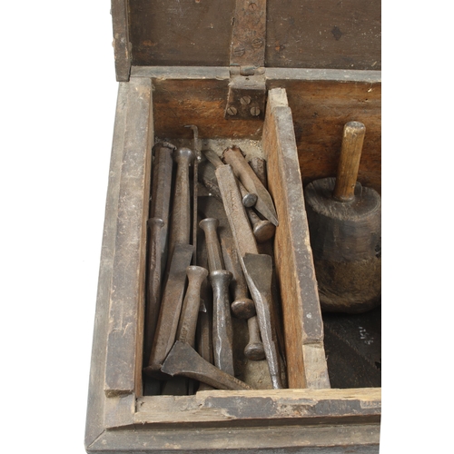 246 - A kit of stonemason's tools inc. chisels, drags, saw and mallet in pine chest 26