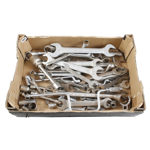 267 - Quantity of spanners and sockets G