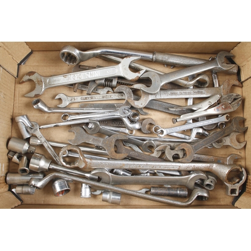 267 - Quantity of spanners and sockets G