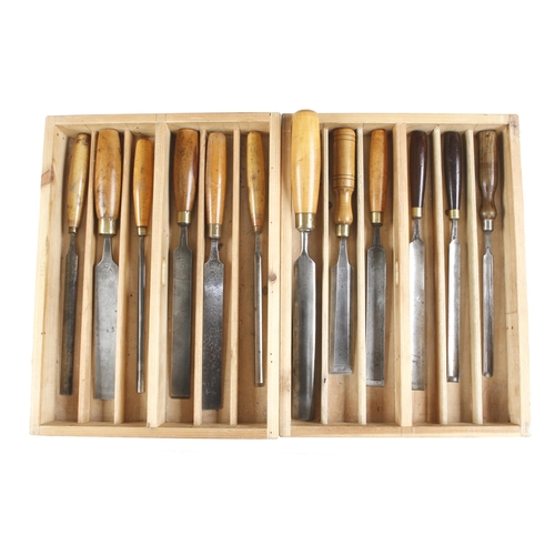 75 - 18 patternmaker's gouges in pine box G++