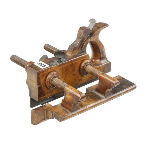 958 - An early handled beech screwstem plough by FENN London (1st mark BPM3 p306) with boxwood stems and n... 