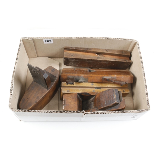 203 - A dado plane, toothing planes, compass plane and two spill planes G+