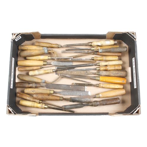 306 - 25 chisels, gouges and carving tools G