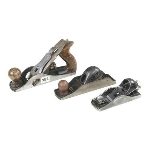 352 - STANLEY Nos 130 and 9 1/2 block planes and a 10 1/2 rebate plane G+