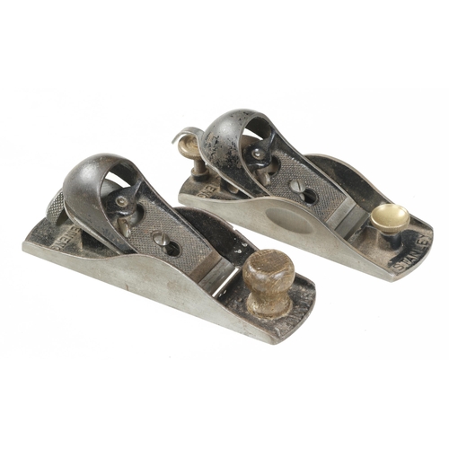 422 - STANLEY Nos 9 1/4 and 220 block planes G+