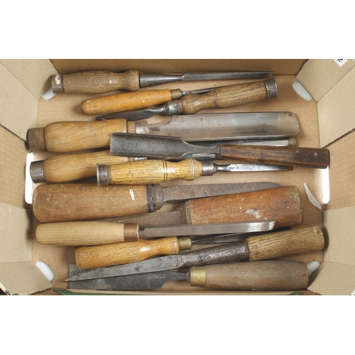 492 - 19 chisels and gouges G+