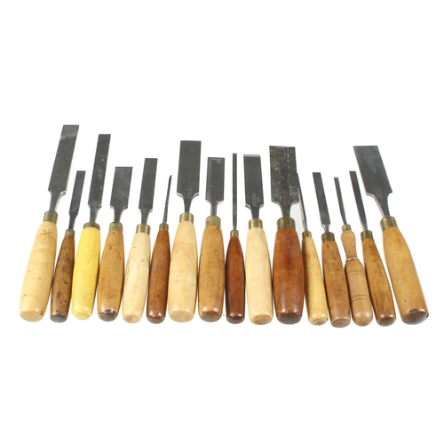 508 - 16 boxwood handled chisels G+