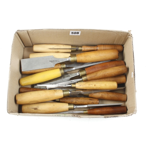 508 - 16 boxwood handled chisels G+