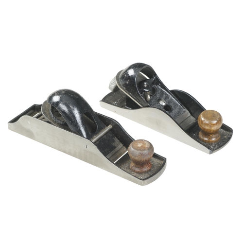 608 - STANLEY Nos 130 and 220 block planes G+