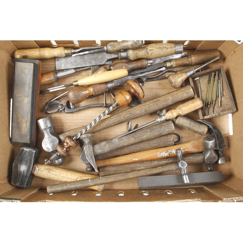 625 - Seven hammers and various other tools G