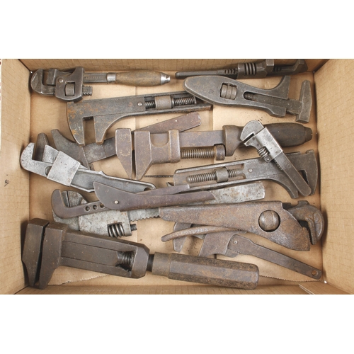 634 - 24 adjustable wrenches G+