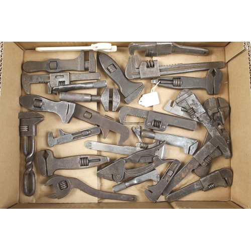 635 - 30 small adjustable wrenches G+