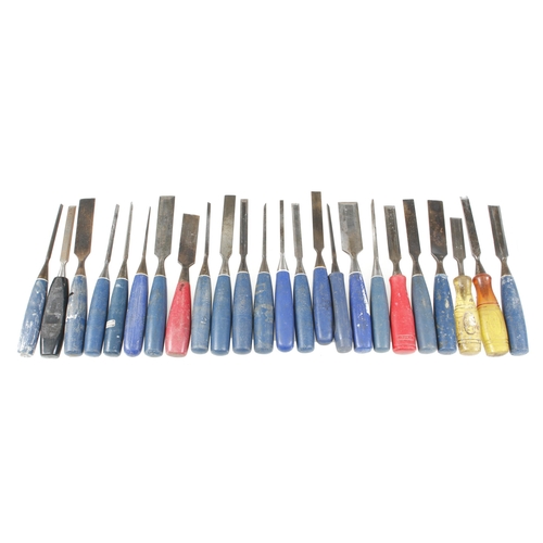 639 - 24 chisels and gouges with composite handles G