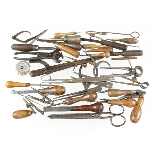 85 - Quantity of leatherworking tools G