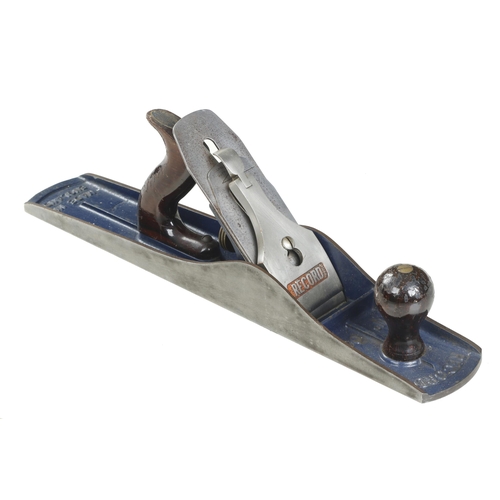 846 - A little used RECORD No 06C fore plane with corrugated sole and trade label on handle G++