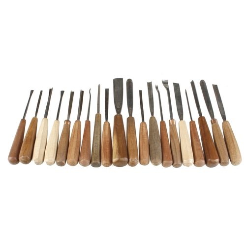 753 - A Kent wood carver's roll of 52 carving tools G+