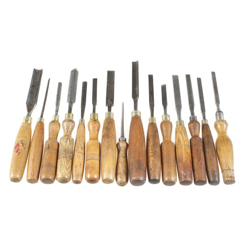 219 - 30 chisels and gouges G+