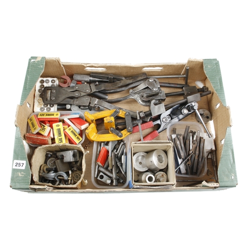 257 - Quantity of engineer's tools G