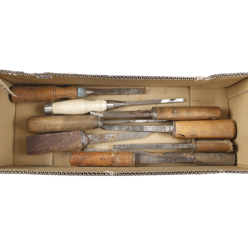 283 - 12 mortice chisels and 5 turning tools, some light rust G