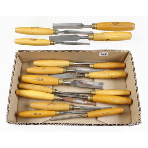 342 - 16 chisels and gouges with boxwood handles G++