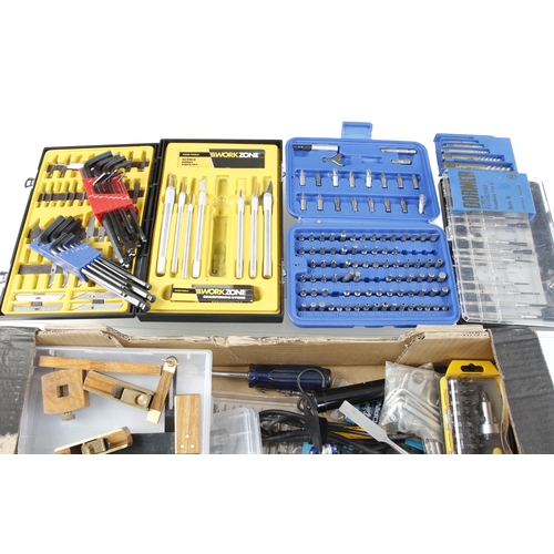 344 - Quantity of modern tools and kits G