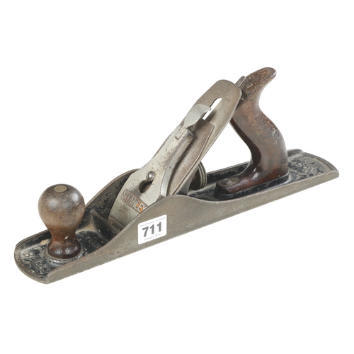 711 - A STANLEY No 5C fore plane with corrugated sole, replaced iron G