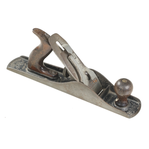 711 - A STANLEY No 5C fore plane with corrugated sole, replaced iron G