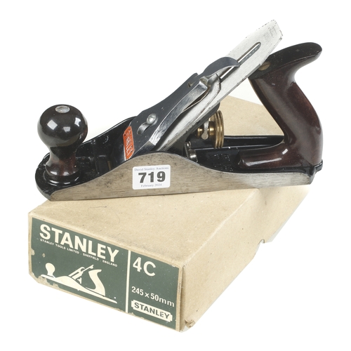 719 - A recent unused STANLEY No 4C smoother with corrugated sole in orig box F