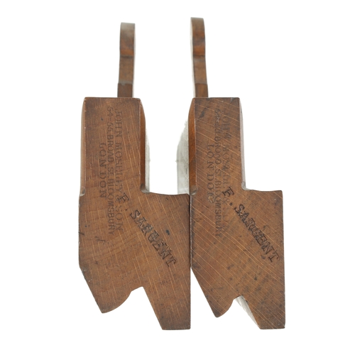 776 - A rare, little used set of a pair of sash scribing planes with 4 matching brass tipped templates by ... 