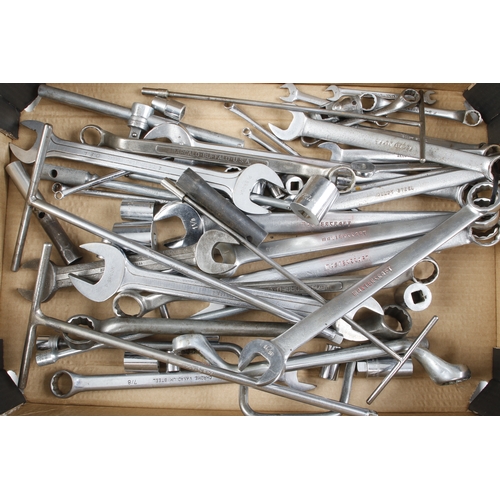 530 - Quantity of large spanners and wrenches G+