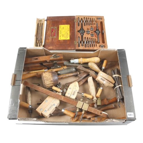 591 - A box of tools G