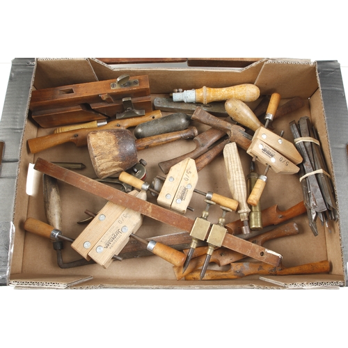 591 - A box of tools G