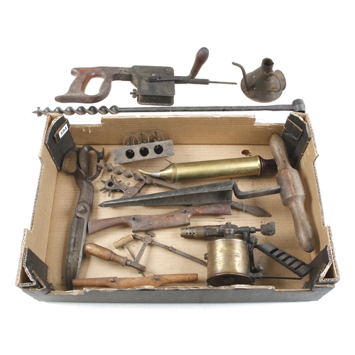 594 - A box of tools G