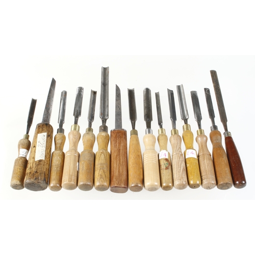 656 - 20 chisels and gouges G+