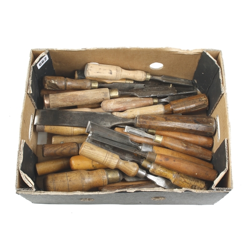 662 - 30 chisels and gouges G