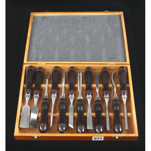 677 - A recent set of 12 carving tools in orig box G++