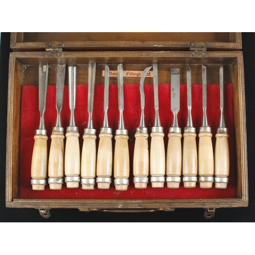 678 - A recent set of 12 carving tools G