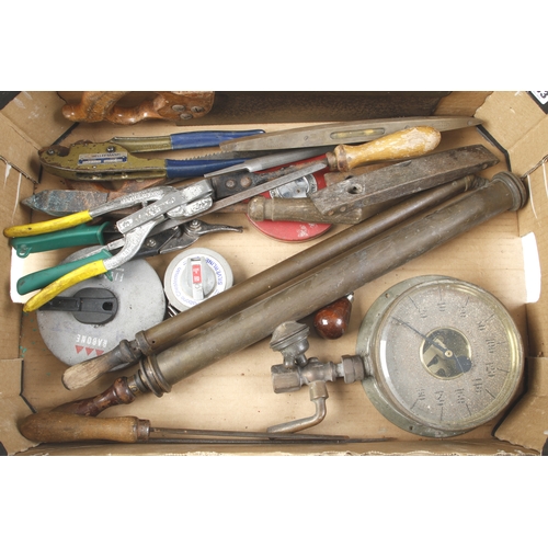 693 - A box of tools G