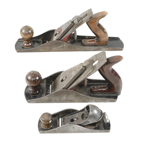 694 - A MILLERS FALLS No 10 smoother, a No 14 fore plane (small crack to casting) and a STANLEY No 220 blo... 