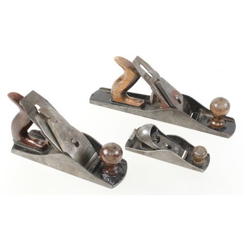 694 - A MILLERS FALLS No 10 smoother, a No 14 fore plane (small crack to casting) and a STANLEY No 220 blo... 