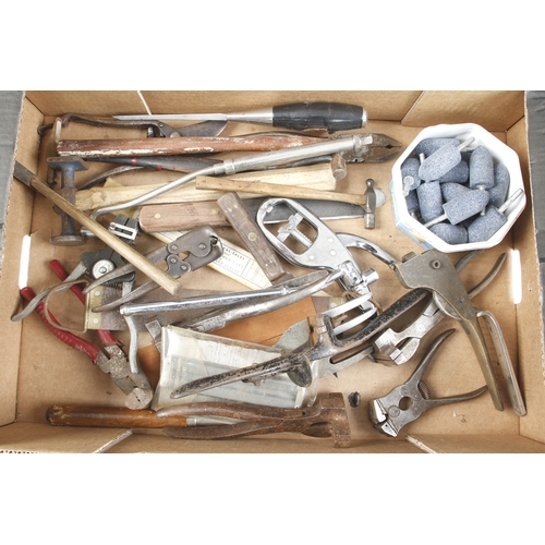 72 - A box of tools G