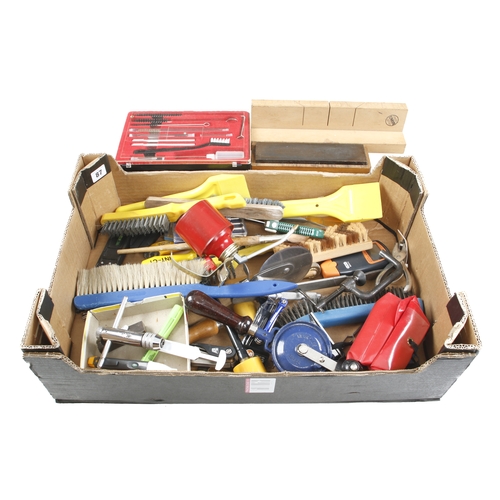 87 - Quantity of modern tools G