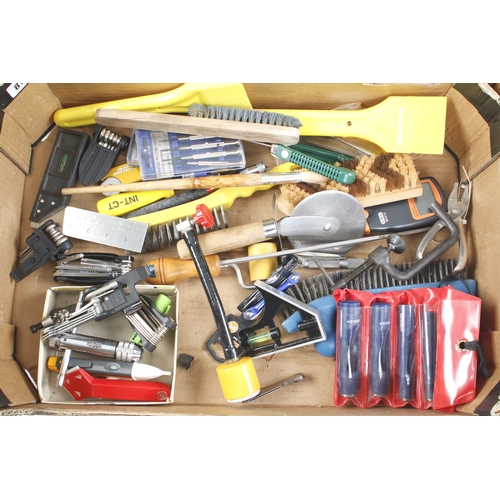 87 - Quantity of modern tools G