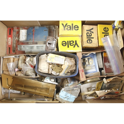 92 - Quantity of YALE door locks and other door furniture G