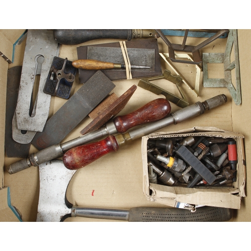 482 - A box of tools G