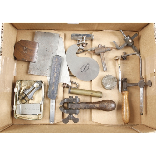 184 - A box of small tools G+