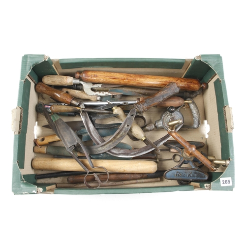 265 - Quantity of gardening tools and kitchenalia G