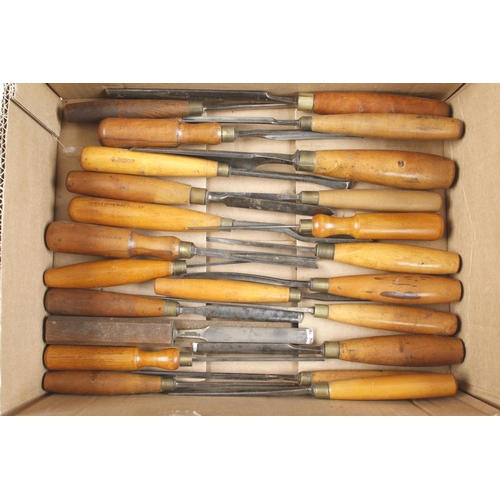 340 - 29 little used chisels, gouges and carving tools G++